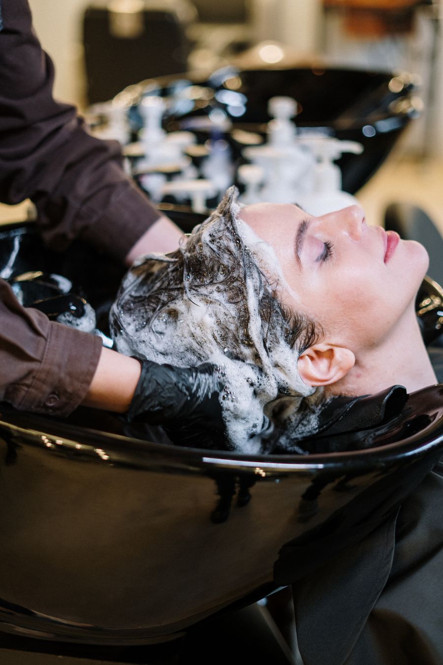Soin capillaire dans un salon de coiffure