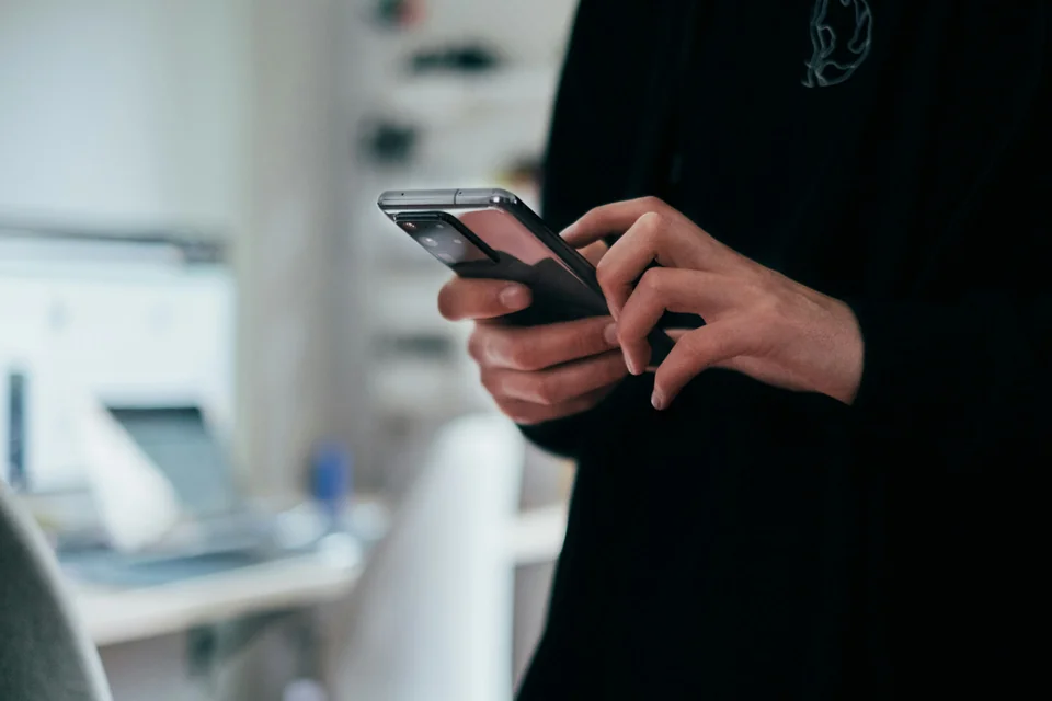 Équipe de professionnels réunie autour d'un projet